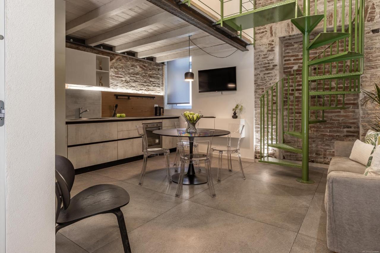 Vicolo Dei Duelli Industrial Apartment *